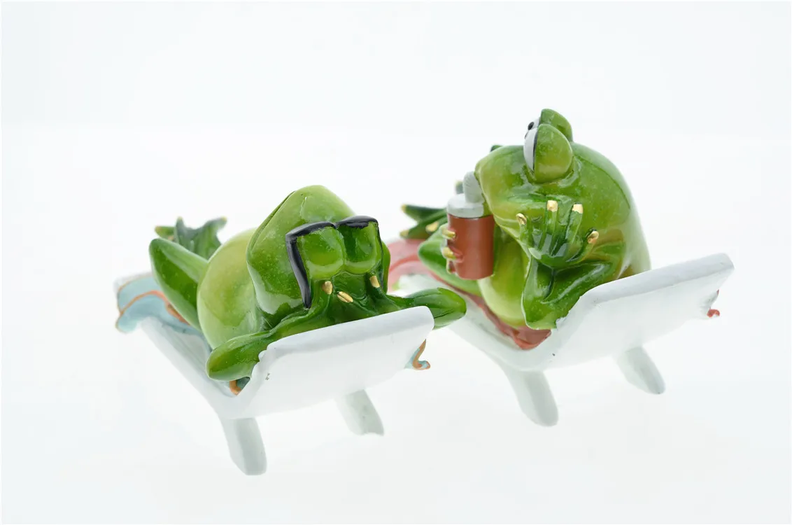 MYBLUE 2Pcs/Set Kawaii Garden Animal Resin Lovers Frog Enjoy Life On Vacation Figurine Nordic Home Room Decoration Accessories