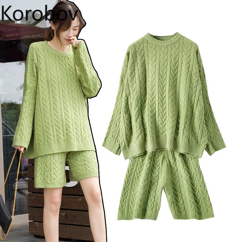 Korobov Autumn New Knit Women 2 Piece Set Solid Korean Sweater and Pants Two Piece Outfits Vintage Women Suits 78888
Korobov Autumn New Knit Women 2 Piece Set Solid Korean Sweater and Pants Two Piece Outfits Vintage Women Suits 78888