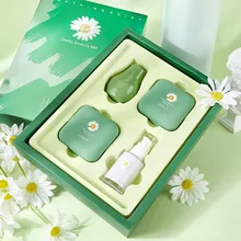 Daisy Makeup Set Contains BB Cream, Concealer, Oil Control, Base Cream, Set Makeup Loose Powder, Brighten Skin Tone Cosmetics
Daisy Makeup Set Contains BB Cream, Concealer, Oil Control, Base Cream, Set Makeup Loose Powder, Brighten Skin Tone Cosmetics