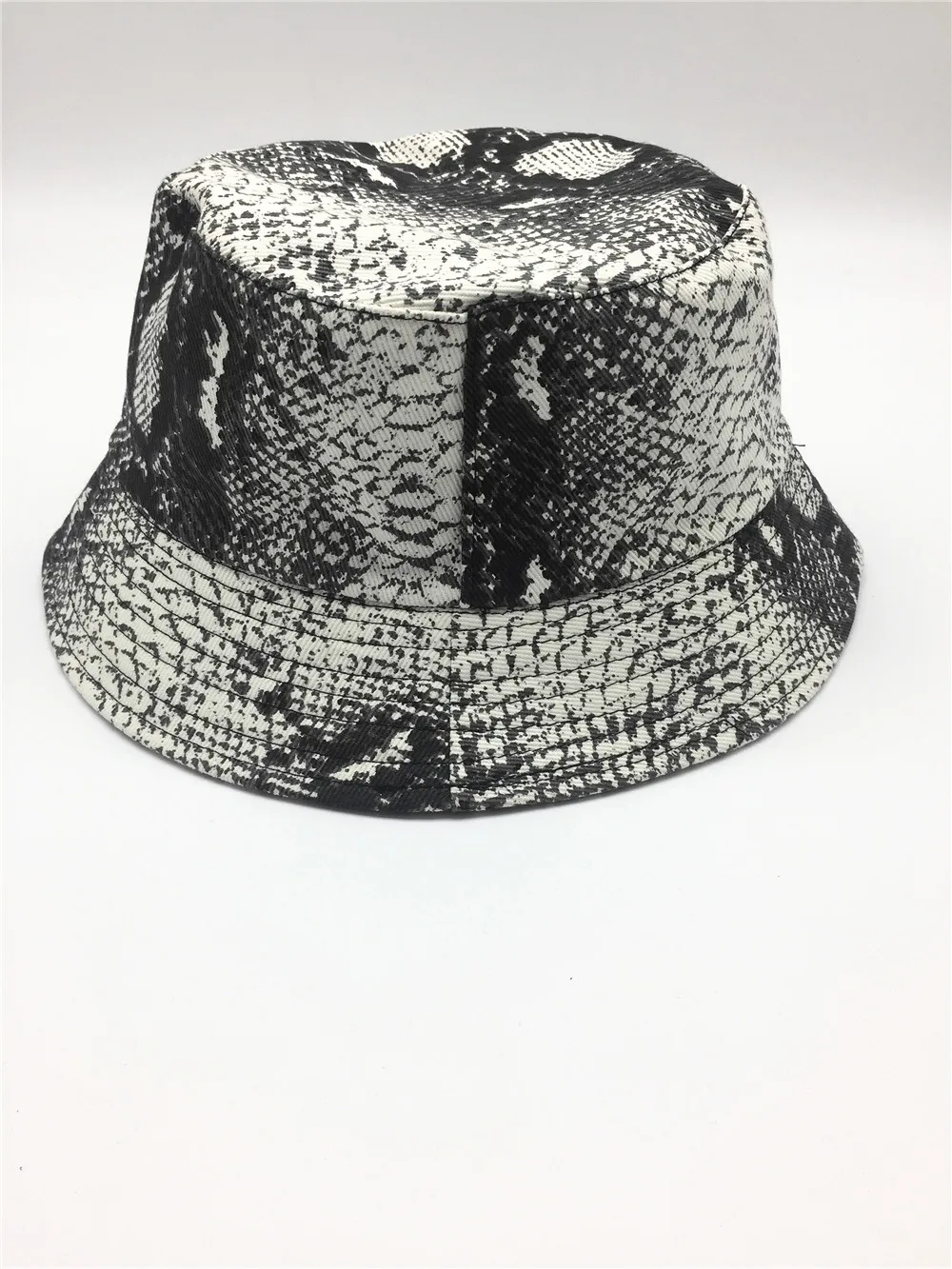 Women Snake Print Cotton Twill Bucket Hat Lady Girls Reversible Animal Print Fisherman Hat Female Sun Prevent Double Layers Hat
Women Snake Print Cotton Twill Bucket Hat Lady Girls Reversible Animal Print Fisherman Hat Female Sun Prevent Double Layers Hat