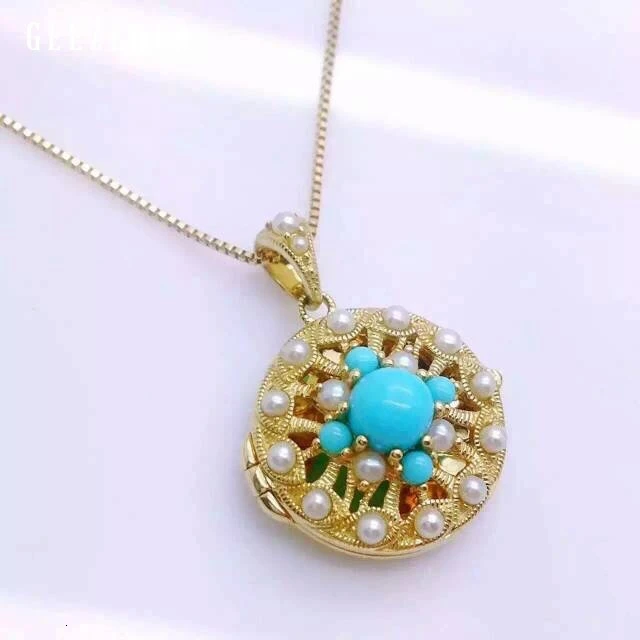 925 Sterling Silver Gold Plated Turquoise Shell Pearl Photo Box Pendant Necklace Japan Style Designer Necklace Fine Jewelry
925 Sterling Silver Gold Plated Turquoise Shell Pearl Photo Box Pendant Necklace Japan Style Designer Necklace Fine Jewelry