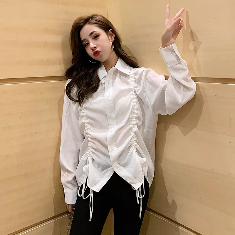 Hong Kong flavor retro original design niche drawstring beautiful top fairy fan shirt single row multi-button loose blouse
Hong Kong flavor retro original design niche drawstring beautiful top fairy fan shirt single row multi-button loose blouse