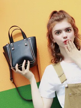 Fashion light luxury bucket handbags solid candy women's bags high-capacity bag zipper thread shoulder bag soft PU crossbody bag 
Fashion light luxury bucket handbags solid candy women's bags high-capacity bag zipper thread shoulder bag soft PU crossbody bag