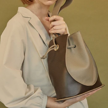 Small crowd stylist individual character is recreational 100 take bucket bag female 2020 autumn winter new fund bump color resto 
Small crowd stylist individual character is recreational 100 take bucket bag female 2020 autumn winter new fund bump color resto