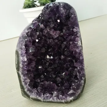 Natural amethyst stone crystal clusters of high quality Uruguayan crystal mineral specimens have collectable value
Natural amethyst stone crystal clusters of high quality Uruguayan crystal mineral specimens have collectable value