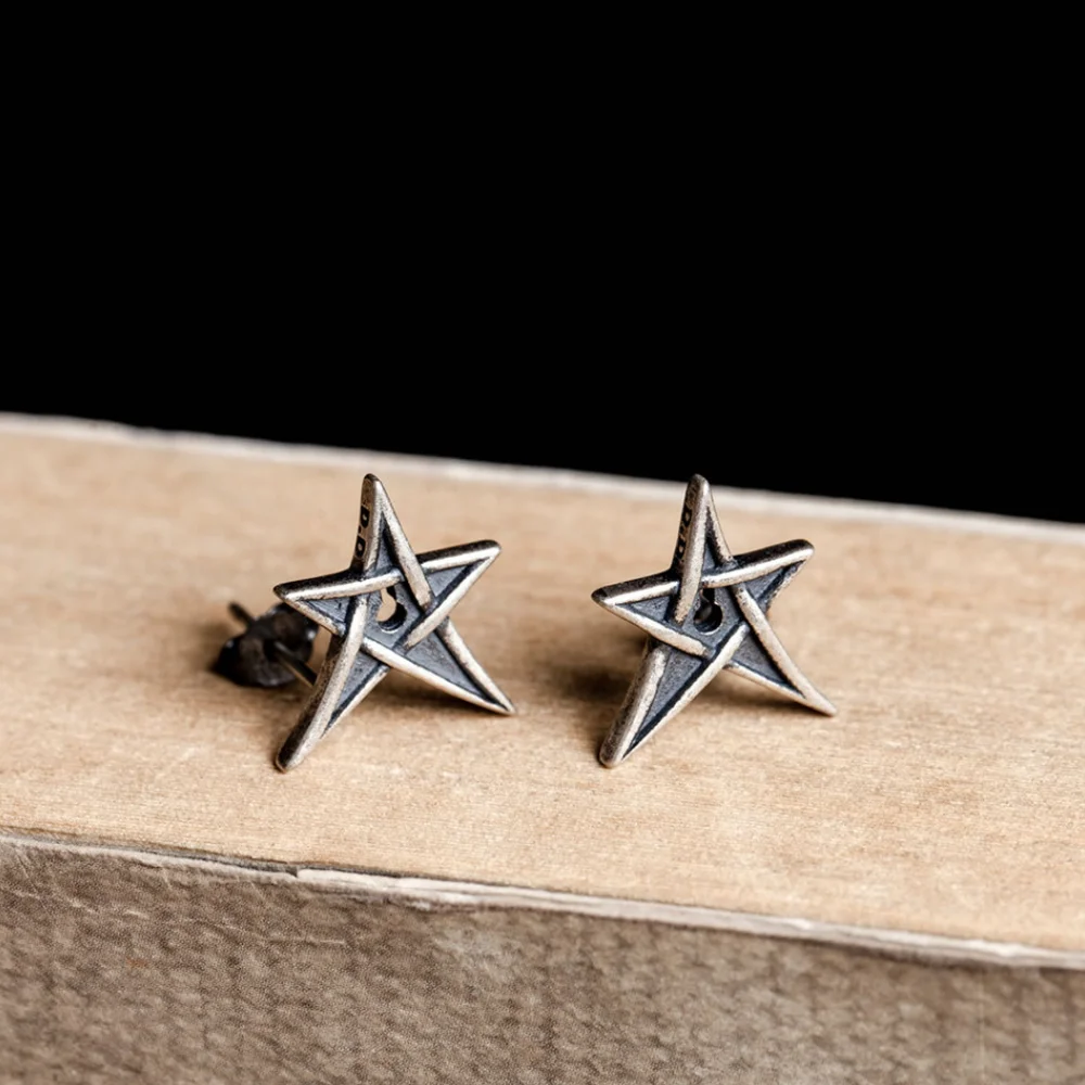 s925 Simple Five-pointed Star Devil's Hole Stud Earrings Five Lines Crossing Unique Star Silver Earrings
s925 Simple Five-pointed Star Devil's Hole Stud Earrings Five Lines Crossing Unique Star Silver Earrings