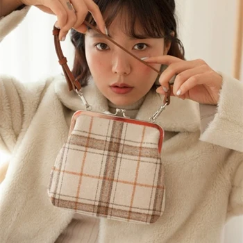Vintage Plaid Chain Clip Crossbody Bags For Women Straw Woven Women Shoulder Bag Contrast Color Female Handbags Women's Bags New
Vintage Plaid Chain Clip Crossbody Bags For Women Straw Woven Women Shoulder Bag Contrast Color Female Handbags Women's Bags New