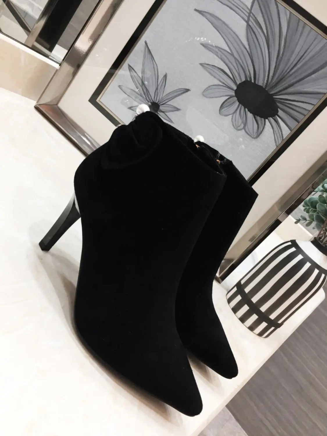 2019 autumn Winter new Women's Shoes Rhinestone Pointed High Heel Fashion Side Zipper Ladies Short Boot Ankle Booties shoes 
2019 autumn Winter new Women's Shoes Rhinestone Pointed High Heel Fashion Side Zipper Ladies Short Boot Ankle Booties shoes