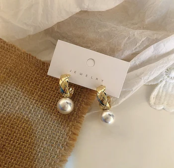 AENSOA Korea Design Simulated Pearl Drop Earrings for Women Girl 2020 New Fashion Small Cute Dangle Earrings Jewelry Wholesale 
AENSOA Korea Design Simulated Pearl Drop Earrings for Women Girl 2020 New Fashion Small Cute Dangle Earrings Jewelry Wholesale