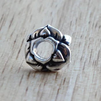 Authentic 925 Sterling Silver Designer Ring Flower Charm Bead Fits European Troll Bracelet DIY Jewelry
Authentic 925 Sterling Silver Designer Ring Flower Charm Bead Fits European Troll Bracelet DIY Jewelry