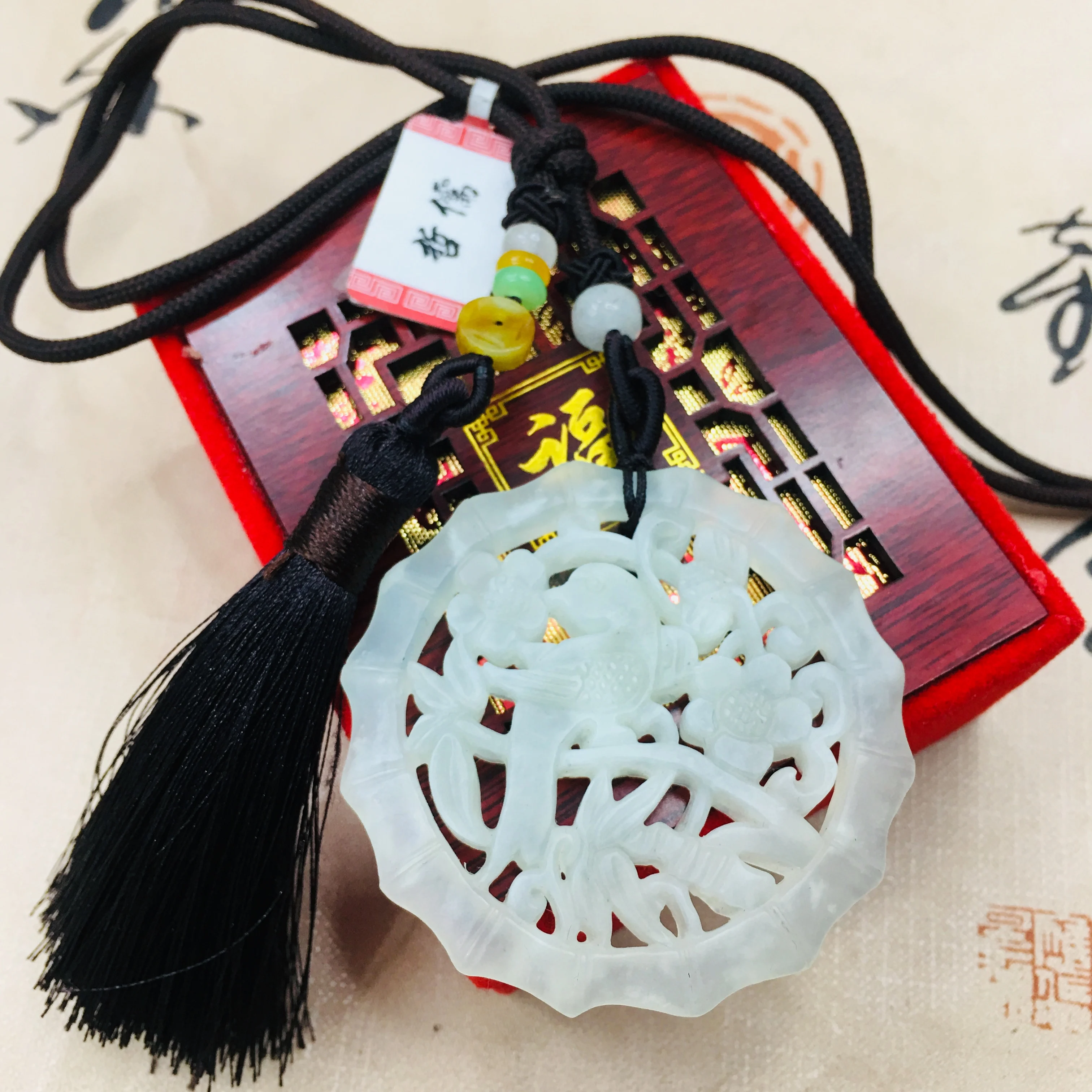 Zheru natural nephrite carved light green hollow plum magpie pendant with tassel necklace men and women sweater chain
Zheru natural nephrite carved light green hollow plum magpie pendant with tassel necklace men and women sweater chain