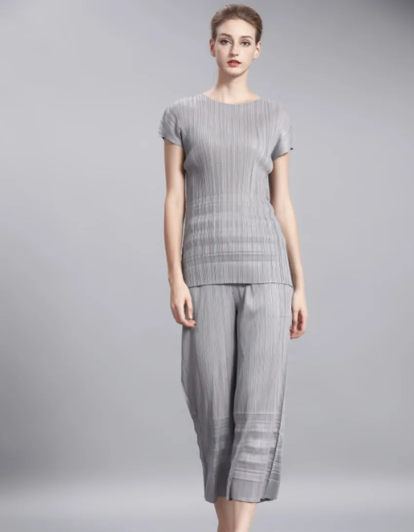 Pant Suits Women Plus Size Summer 2020 Elastic Miyake Pleated 2PCS Set For Women 45-75kg Round Neck T-Shirt + Wide Leg Pants
Pant Suits Women Plus Size Summer 2020 Elastic Miyake Pleated 2PCS Set For Women 45-75kg Round Neck T-Shirt + Wide Leg Pants
