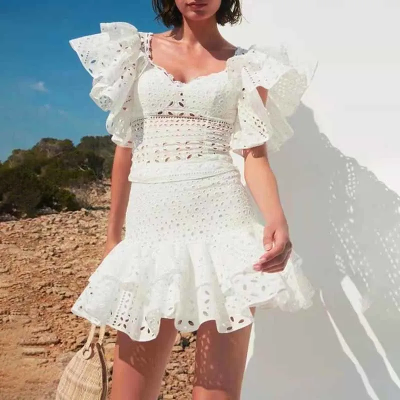 Pure color hollow summer skirt suit 2021 new short square neck lace sleeve top high waist stitching short skirt
Pure color hollow summer skirt suit 2021 new short square neck lace sleeve top high waist stitching short skirt