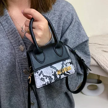 Super Mini Snake Pattern Women Crossbody Bas Famous Brand Luxury Handbags Ladies Keys Purses Female 2020 Shoulder Messenger Bags 
Super Mini Snake Pattern Women Crossbody Bas Famous Brand Luxury Handbags Ladies Keys Purses Female 2020 Shoulder Messenger Bags
