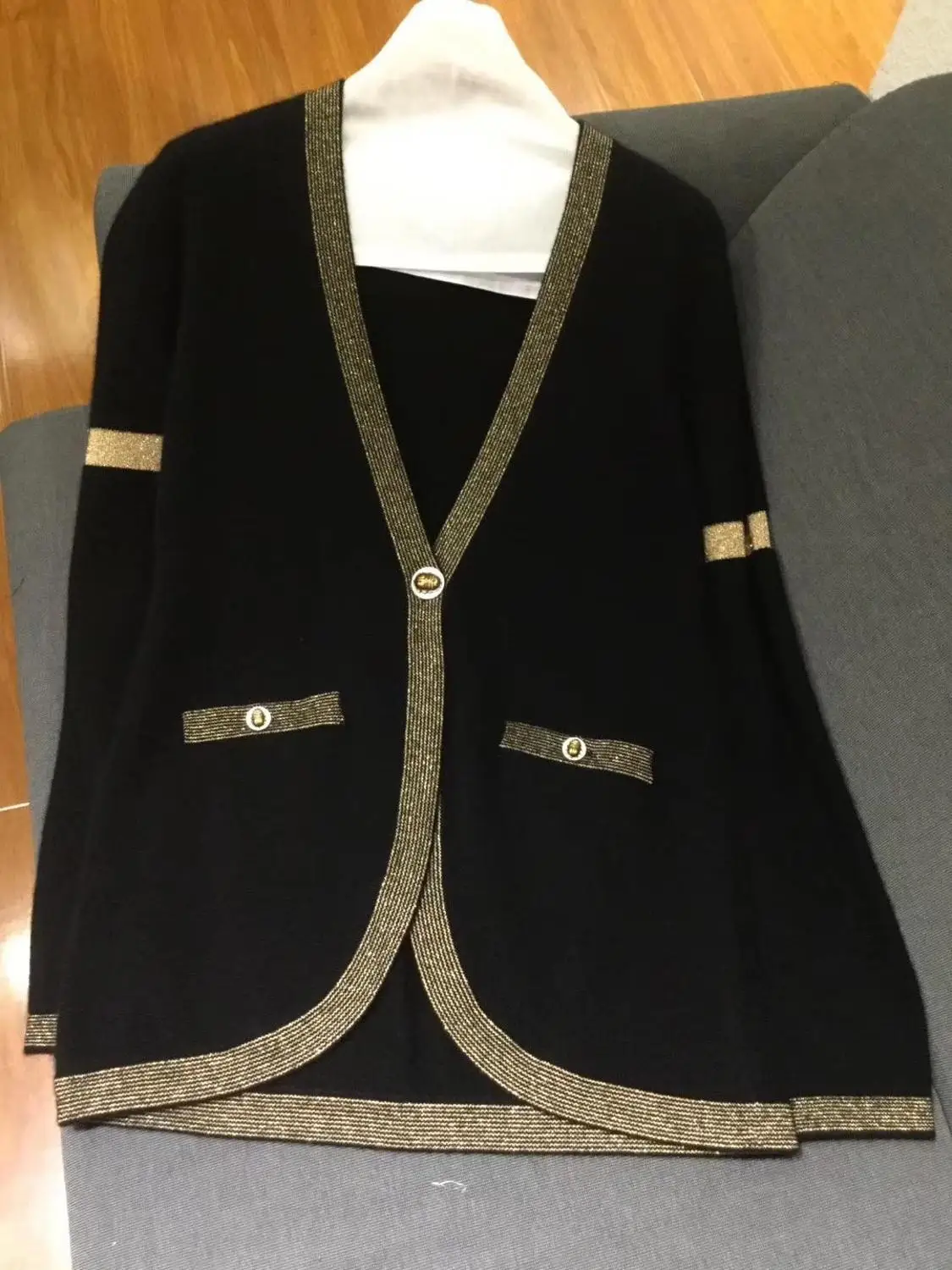 luxury autumn new women high quality cashmere sweater cardigan coat female knit sweater gdnz 8.28
luxury autumn new women high quality cashmere sweater cardigan coat female knit sweater gdnz 8.28