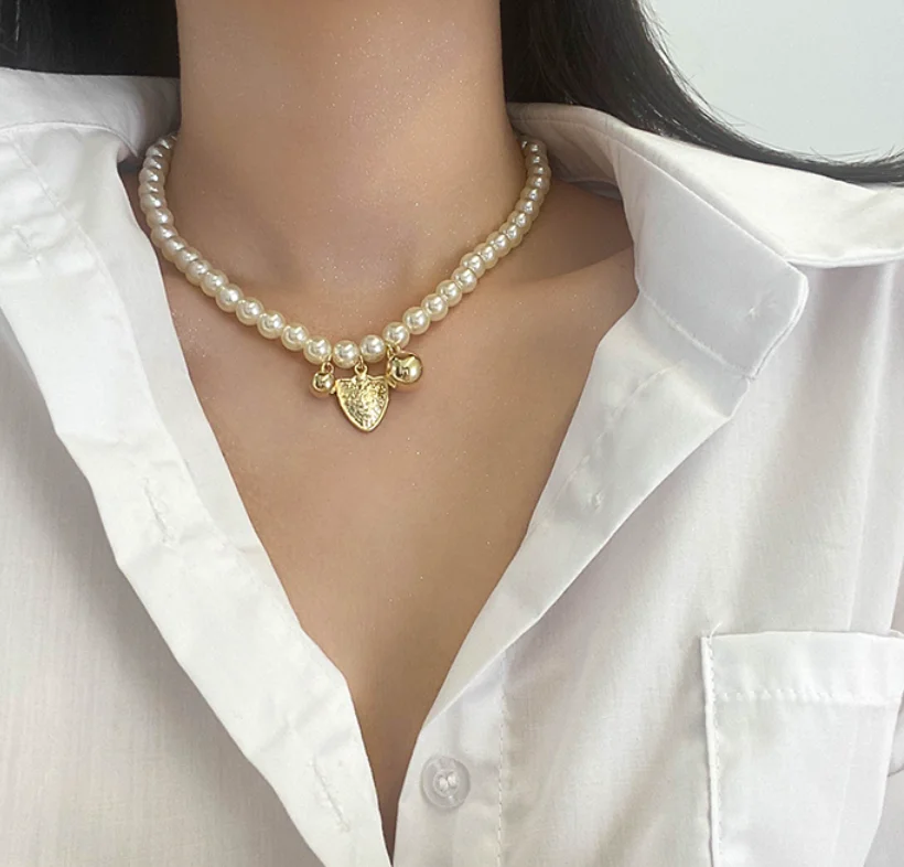 2023 trend Baroque Pearl Golden Pendant vintage Spherical Shield Chain Necklace for women Fashion Jewelry
2023 trend Baroque Pearl Golden Pendant vintage Spherical Shield Chain Necklace for women Fashion Jewelry