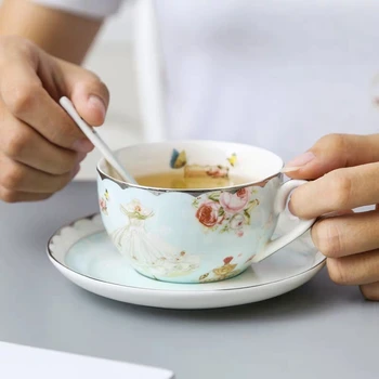 Romantic Rose British Style Ceramic Coffee Cup and Saucer Set with Spoon Bone China Flower Tea Cup Porcelain Coffee Cup 
Romantic Rose British Style Ceramic Coffee Cup and Saucer Set with Spoon Bone China Flower Tea Cup Porcelain Coffee Cup