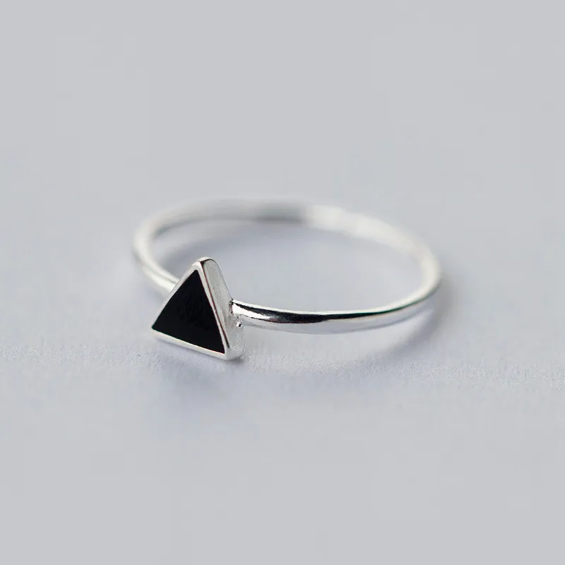 925 Sterling Silver Geometric Black Enamel Triangle OL Adjustable Ring Minimalist Fine Jewelry For Women Party Gift
925 Sterling Silver Geometric Black Enamel Triangle OL Adjustable Ring Minimalist Fine Jewelry For Women Party Gift