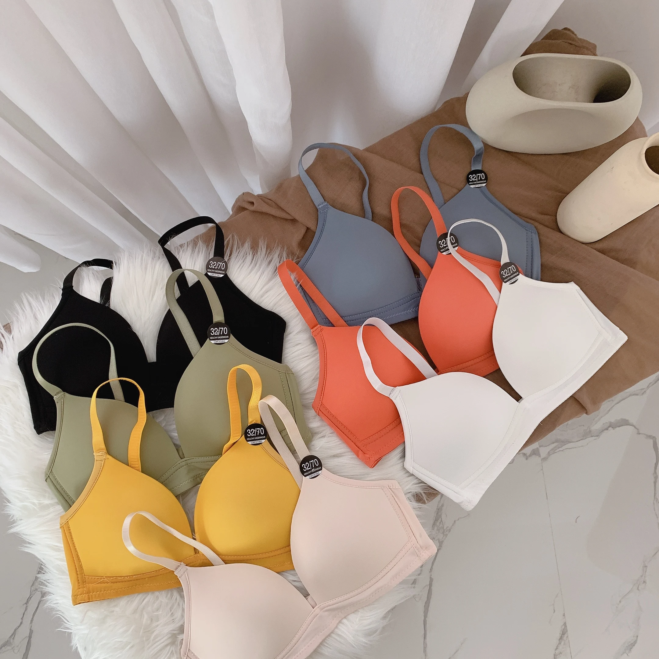 Solid color bra is light, soft, comfortable and sexy bra, which is made of seamless and large lady's brassiere without steel rin
Solid color bra is light, soft, comfortable and sexy bra, which is made of seamless and large lady's brassiere without steel rin