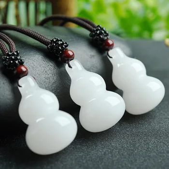 Xinjiang white jade water drop jade jade men and women models safety buckle gourd jade pendant chicken heart pendant 
Xinjiang white jade water drop jade jade men and women models safety buckle gourd jade pendant chicken heart pendant