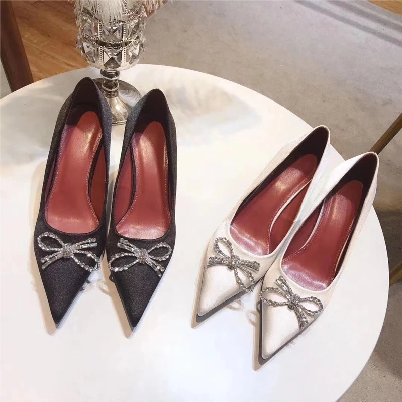 European and American spring 2021 new pointed high heels diamond bow decorated single shoes
European and American spring 2021 new pointed high heels diamond bow decorated single shoes