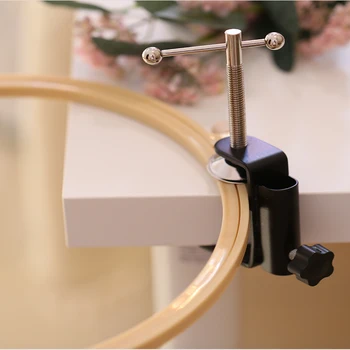 Cross-stitch Embroidery Wreath Retractable Embroidery Tool Clip Simple French Embroidery Frame Exquisite Round Embroidery Frame
Cross-stitch Embroidery Wreath Retractable Embroidery Tool Clip Simple French Embroidery Frame Exquisite Round Embroidery Frame