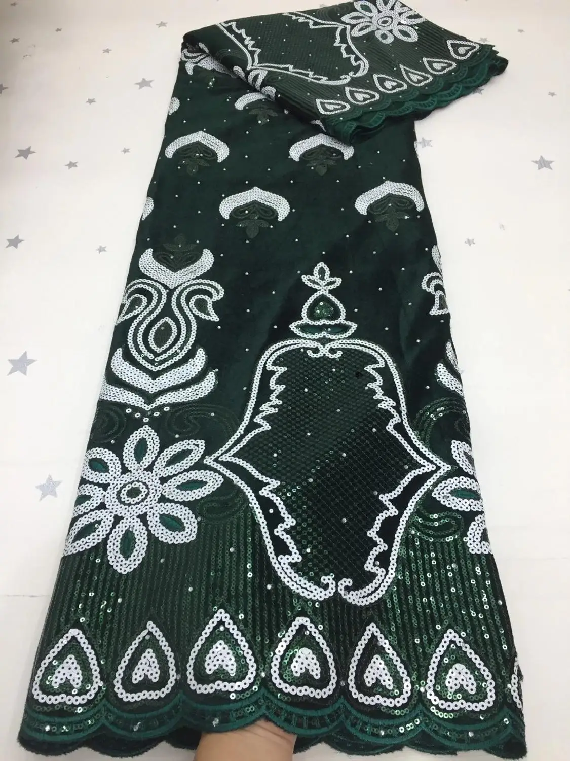 African Velvet Lace fabric embroidred Flower Pattern Sequins Fabric nigerian Velvet sequence New Design High Quality
African Velvet Lace fabric embroidred Flower Pattern Sequins Fabric nigerian Velvet sequence New Design High Quality