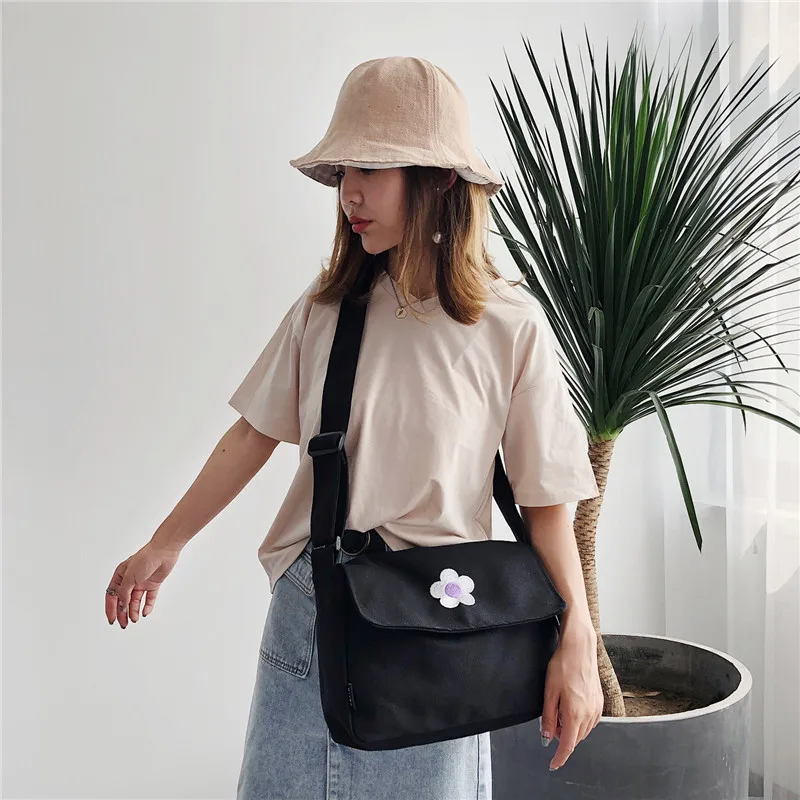 Flower Black And White with Pattern Canvas Bag Shoulder Women's Japanese-style Students by Age INS Wide-Strap Literature And Art
Flower Black And White with Pattern Canvas Bag Shoulder Women's Japanese-style Students by Age INS Wide-Strap Literature And Art