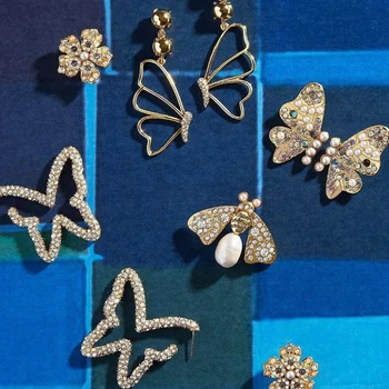 Fashion Pearl Rhinestone Butterfly Earrings Korea Style Statement Insect Bees Stud Earrings for Women Jewelry Accessories 
Fashion Pearl Rhinestone Butterfly Earrings Korea Style Statement Insect Bees Stud Earrings for Women Jewelry Accessories