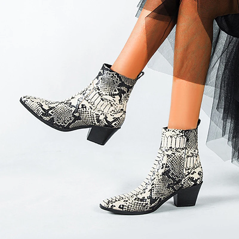 2020 Western Cowboy Boots Women Snake pattern pu Leather High Heels Short Cowgirl Booties Chunky Heel Ankle botas Cossacks Shoes
2020 Western Cowboy Boots Women Snake pattern pu Leather High Heels Short Cowgirl Booties Chunky Heel Ankle botas Cossacks Shoes