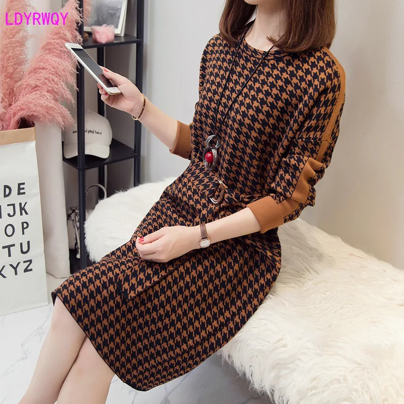 2019 autumn and winter hot fashion new knit houndstooth large size was thin sweater French small waist dress
2019 autumn and winter hot fashion new knit houndstooth large size was thin sweater French small waist dress