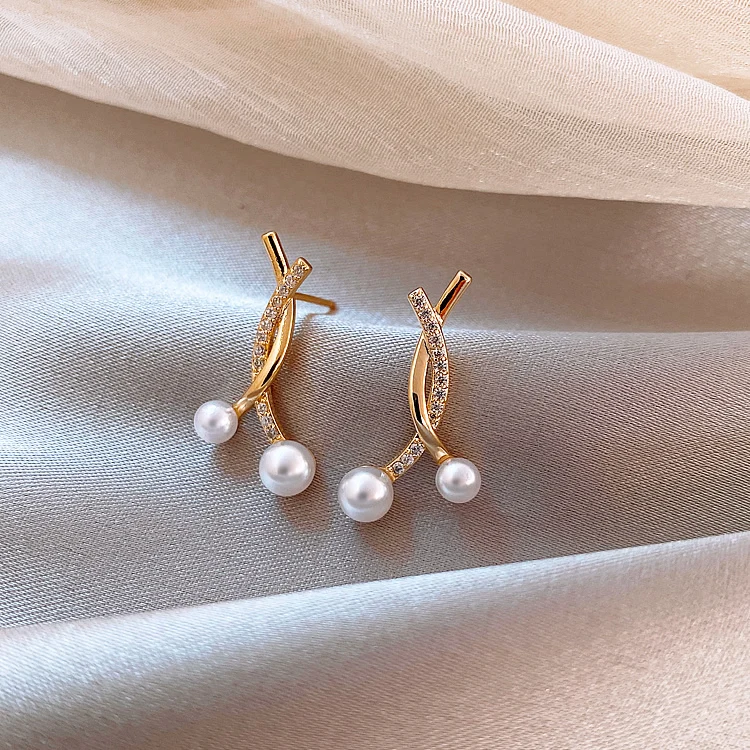 Simple small pearl earrings commuter earrings Korean version of the net red temperament female 2020 new wave exquisite earrings
Simple small pearl earrings commuter earrings Korean version of the net red temperament female 2020 new wave exquisite earrings