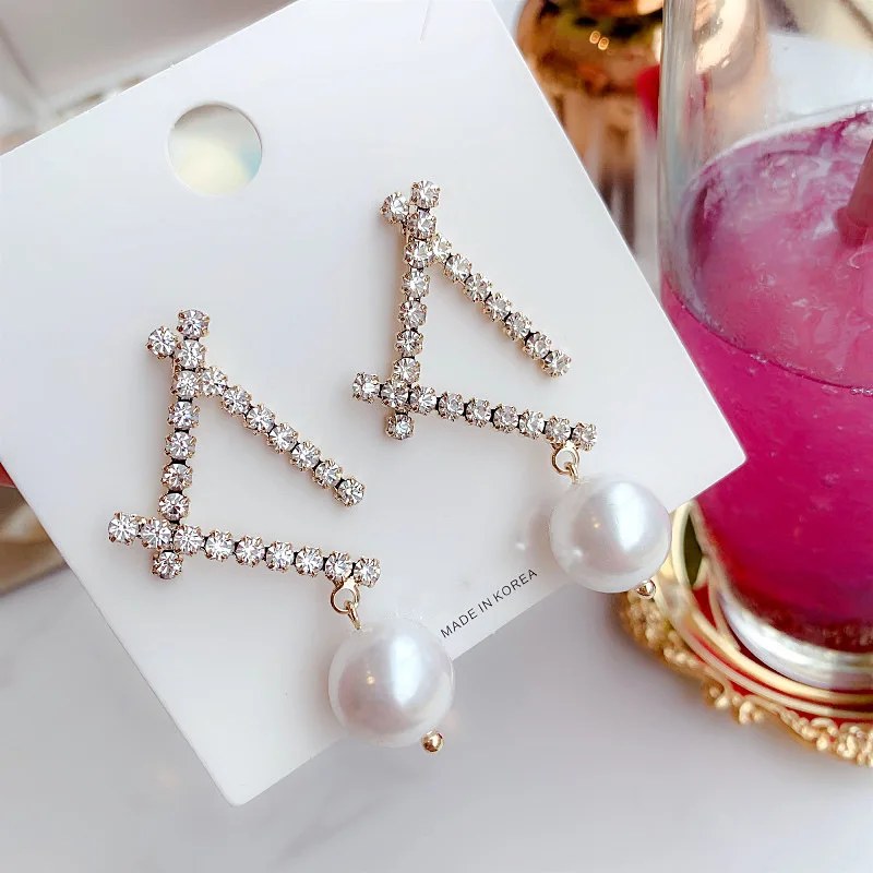 2019 New Arrival Pearl Simulated-pearl Trendy Geometric Women Dangle Earrings Korean Irregular Pearl Earrings Bohemian Earrings
2019 New Arrival Pearl Simulated-pearl Trendy Geometric Women Dangle Earrings Korean Irregular Pearl Earrings Bohemian Earrings