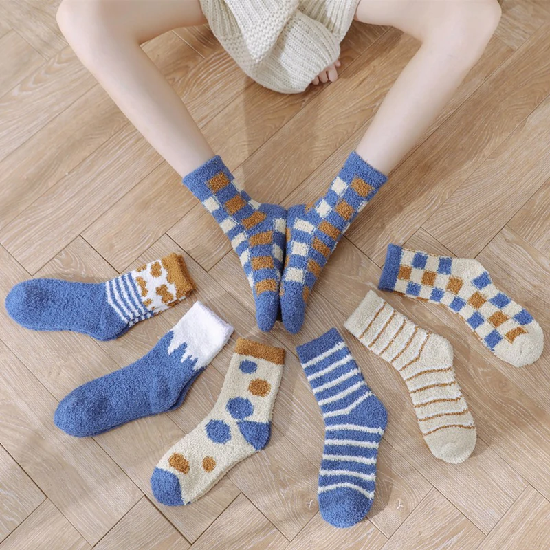 Female Tube Socks Autumn&Winter Striped lattice printing Plush Coral Fleece Socks Cute Thick Girls Warm Sleeping Floor Sleep Sox
Female Tube Socks Autumn&Winter Striped lattice printing Plush Coral Fleece Socks Cute Thick Girls Warm Sleeping Floor Sleep Sox