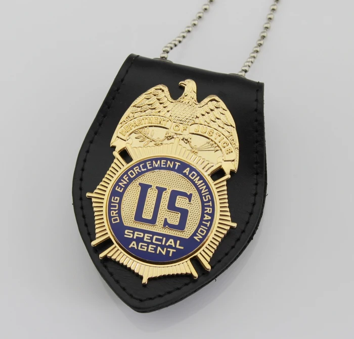 U.S. DEA DRUG ENFORCEMENT ADMINISTRATION SPECIAL AGENT Badge-Replica Movie Pin Back with Belt Clip Leather Holder and Neck Chain
U.S. DEA DRUG ENFORCEMENT ADMINISTRATION SPECIAL AGENT Badge-Replica Movie Pin Back with Belt Clip Leather Holder and Neck Chain