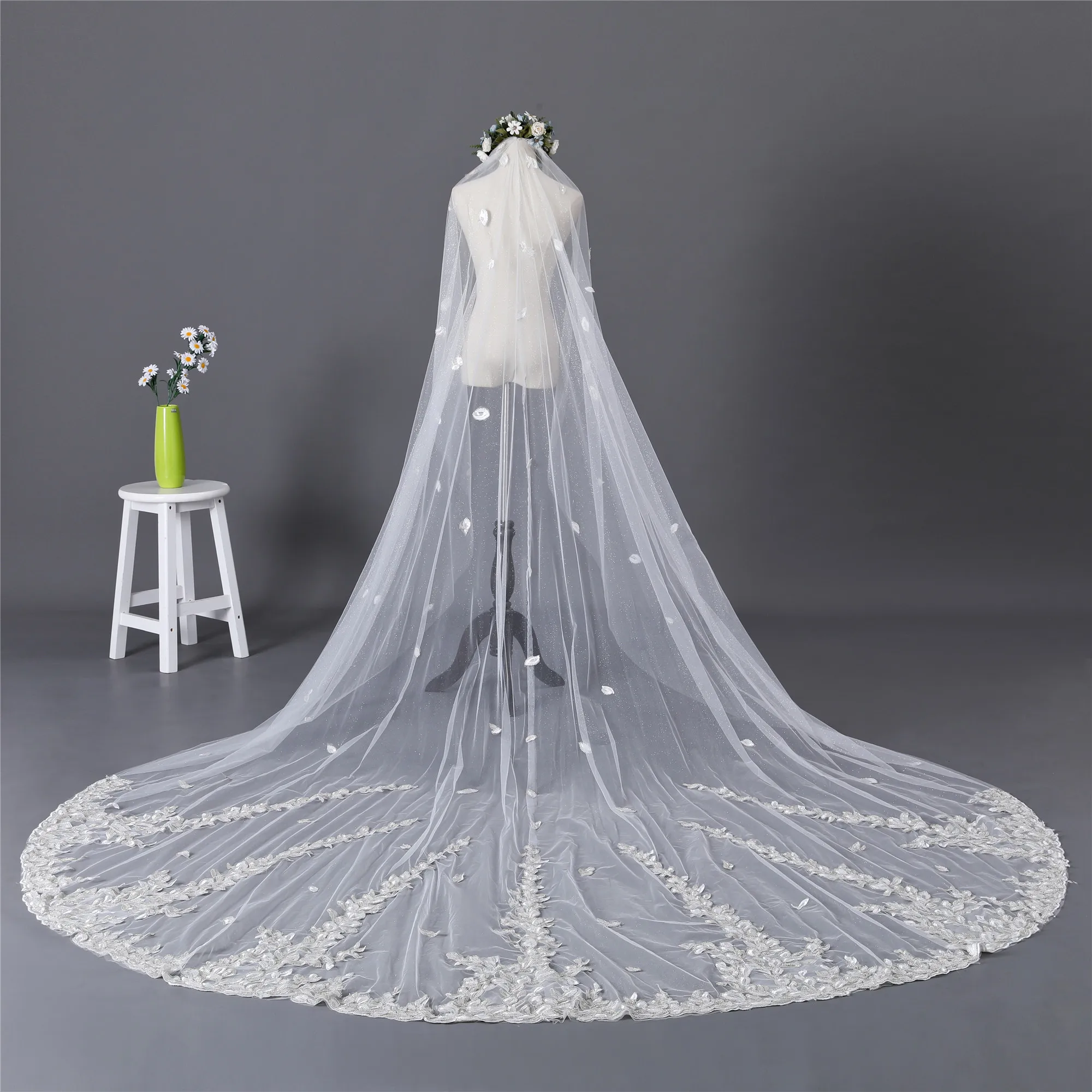 Erosebridal New Arrival 2019 Cathedral 350cm Bride Veil Lace Edge Veil Long Women Wedding White Veil 1 layer 
Erosebridal New Arrival 2019 Cathedral 350cm Bride Veil Lace Edge Veil Long Women Wedding White Veil 1 layer