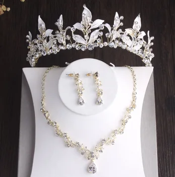 Baroque Vintage Gold Crystal Leaf Pearl Costume Jewelry Sets Rhinestone Choker Necklace Earrings Tiara Crown Wedding Jewelry Set
Baroque Vintage Gold Crystal Leaf Pearl Costume Jewelry Sets Rhinestone Choker Necklace Earrings Tiara Crown Wedding Jewelry Set