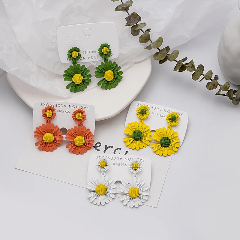 2020 Cute Color Daisy Earrings for Women New Arrival Fashion Trend Geometric Jewelry Earrings for Party Wedding Elegant Earring
2020 Cute Color Daisy Earrings for Women New Arrival Fashion Trend Geometric Jewelry Earrings for Party Wedding Elegant Earring