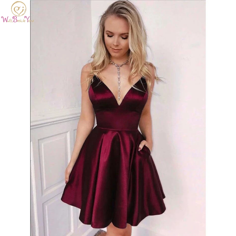 Burgundy Homecoming Dresses 2020 Short Satin V Neck Simple Mini Spaghetti Strap A Line Ruched Formal Party Graduation Gown Cheap
Burgundy Homecoming Dresses 2020 Short Satin V Neck Simple Mini Spaghetti Strap A Line Ruched Formal Party Graduation Gown Cheap