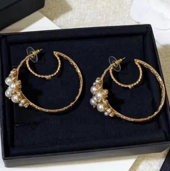 New Classic Elegant Pearls Hollow Moon Hoop Earrings Jewelry Accessories For Women Girls Beautiful Valentine's Day Gift
New Classic Elegant Pearls Hollow Moon Hoop Earrings Jewelry Accessories For Women Girls Beautiful Valentine's Day Gift