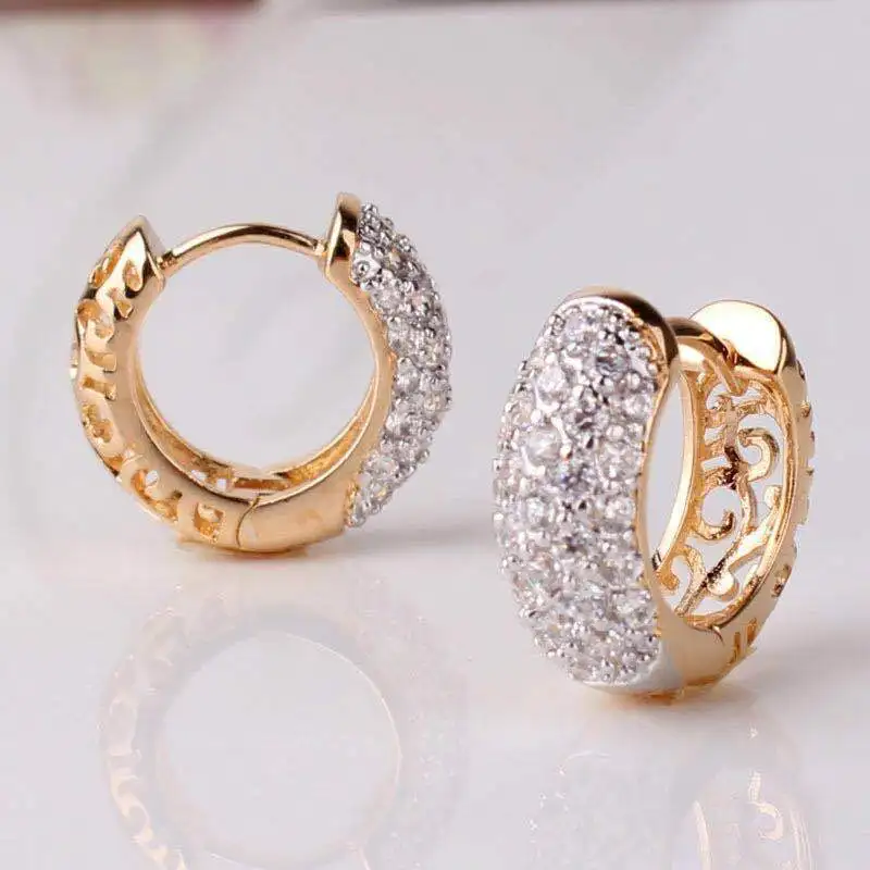 Hot Sale Exquisite Inlaid White Diamond Hoop Earrings Fashion Golden Color Hollow Copper Earring Full Rhinestone Earing women 
Hot Sale Exquisite Inlaid White Diamond Hoop Earrings Fashion Golden Color Hollow Copper Earring Full Rhinestone Earing women