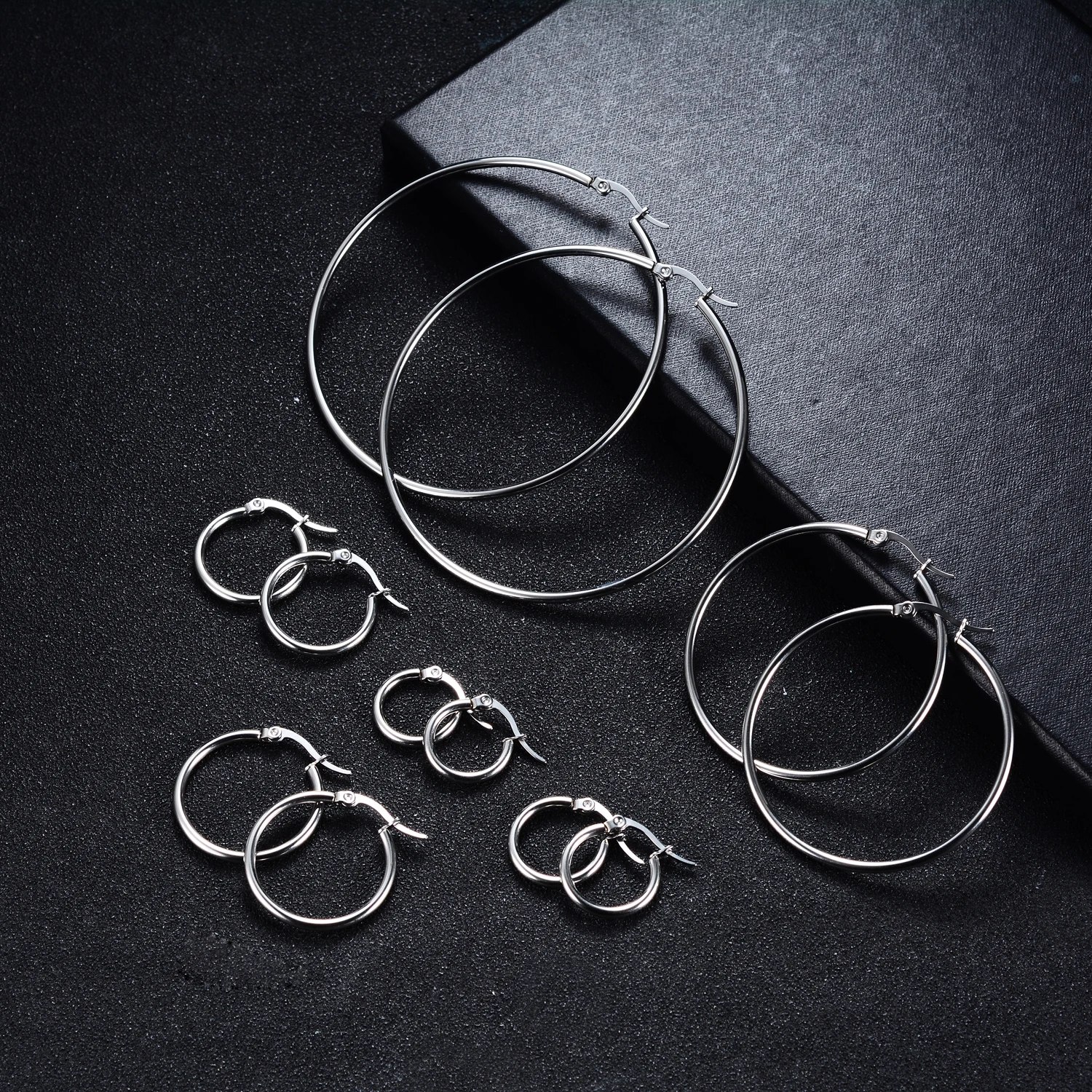 Yanxyad 6 Size Hoop Earring 10-60MM Stainless Steel Huggie Loop Big Circle Earrings for Women Gift Jewelry Small Stud
Yanxyad 6 Size Hoop Earring 10-60MM Stainless Steel Huggie Loop Big Circle Earrings for Women Gift Jewelry Small Stud