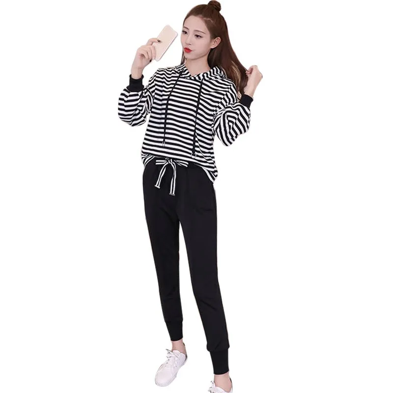 2pcs Women Set Hoodies Striped Top Sweatshirt+Solid Color Pants Hooded 2 Pieces Sets Women Clothing Female Suits
2pcs Women Set Hoodies Striped Top Sweatshirt+Solid Color Pants Hooded 2 Pieces Sets Women Clothing Female Suits