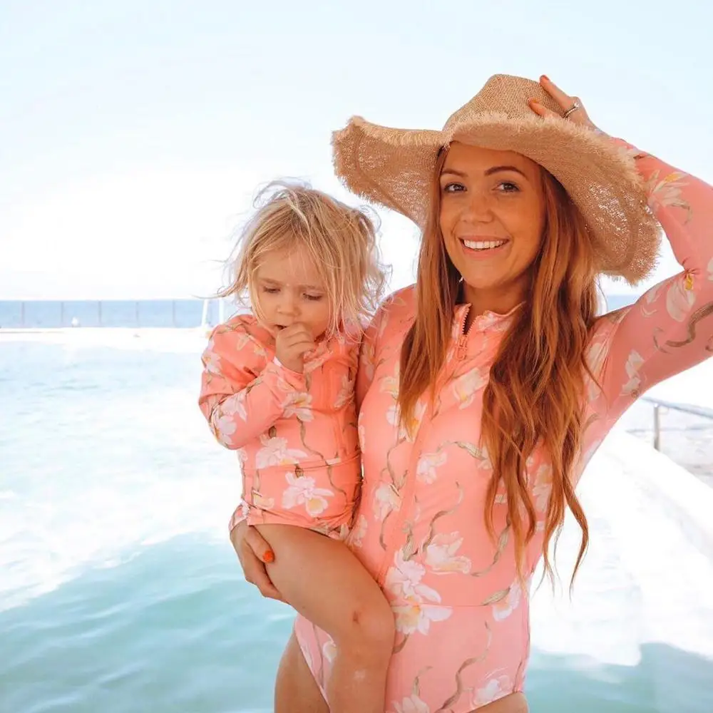 2020 Matching Family Bathing Suits Mother Girl Bikini Swimsuit For Mom and Daughter Swimsuits Female Children Baby Kid Swimwear
2020 Matching Family Bathing Suits Mother Girl Bikini Swimsuit For Mom and Daughter Swimsuits Female Children Baby Kid Swimwear