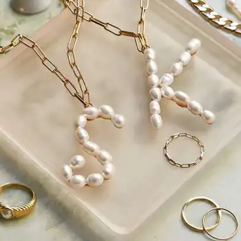 Dvacaman Big Simlated Pearl Letter Pendant Necklace Long Metal Chain Statement Necklace INS Holiday Jewelry Wholesale Party Gift 
Dvacaman Big Simlated Pearl Letter Pendant Necklace Long Metal Chain Statement Necklace INS Holiday Jewelry Wholesale Party Gift