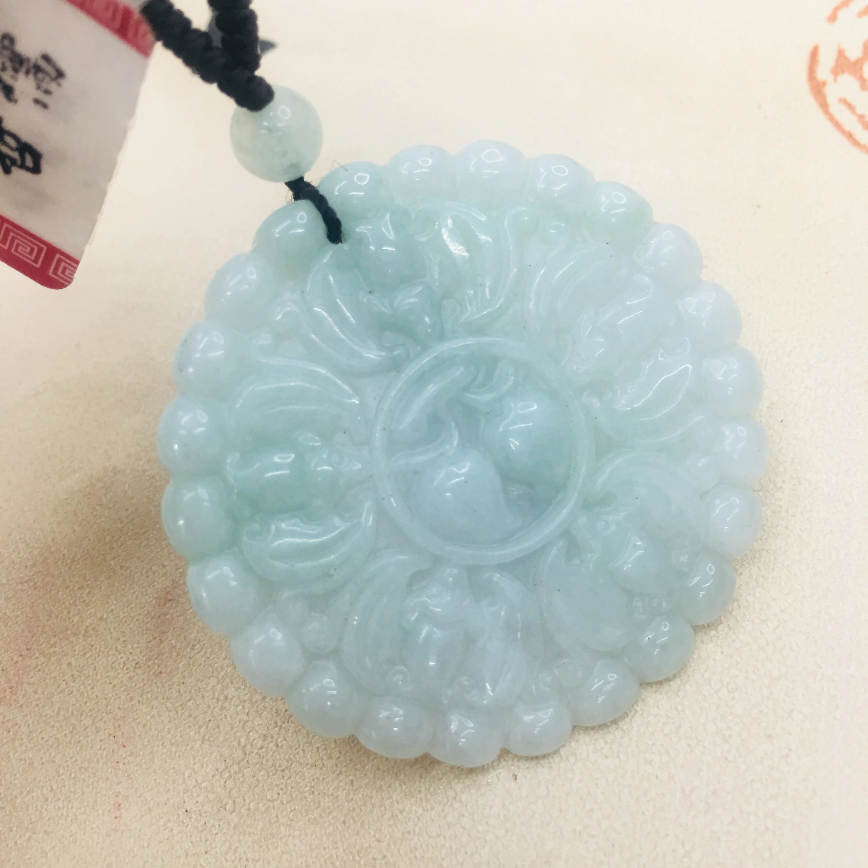 Natural Burmese Emerald Jade Carving Round Good Fortune Bat Pendant Matching Jade Tri-Color Bead Necklace Men and Women Sweater
Natural Burmese Emerald Jade Carving Round Good Fortune Bat Pendant Matching Jade Tri-Color Bead Necklace Men and Women Sweater