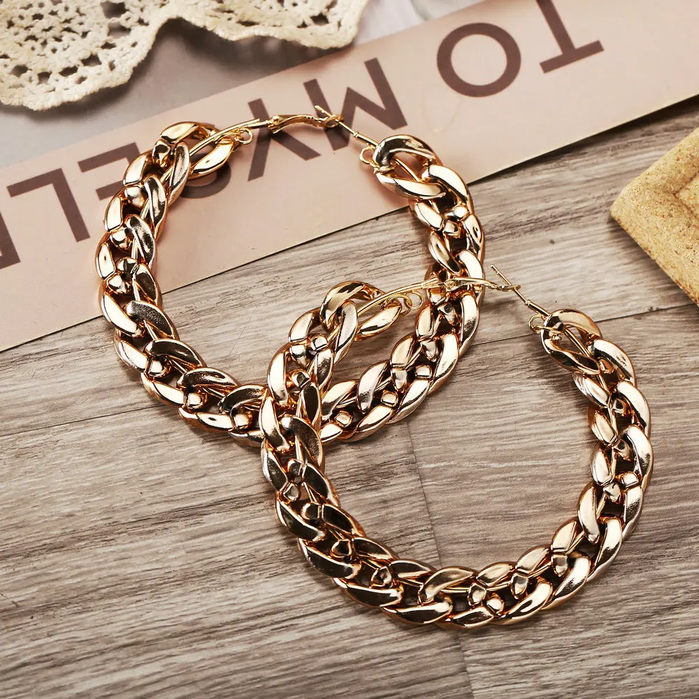 European and American Cross-Border New Chain Earrings Creative Retro Simple Exaggerated Gold Metal Alloy Earrings
European and American Cross-Border New Chain Earrings Creative Retro Simple Exaggerated Gold Metal Alloy Earrings
