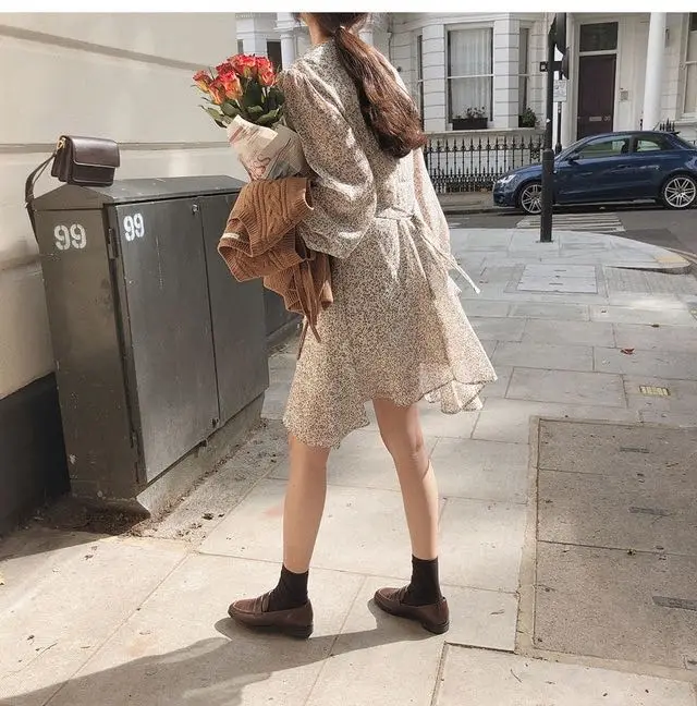 New Autumn Girls Dress Women Vintage Casual Long Sleeve print chiffon Dresses Female V neck White Dress Boho Robe Femme Vestido
New Autumn Girls Dress Women Vintage Casual Long Sleeve print chiffon Dresses Female V neck White Dress Boho Robe Femme Vestido