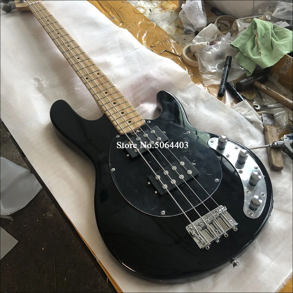 Factory direct sales 4-string M electric bass, black oil, maple neck, bright fingerboard, active circuit, postage
Factory direct sales 4-string M electric bass, black oil, maple neck, bright fingerboard, active circuit, postage