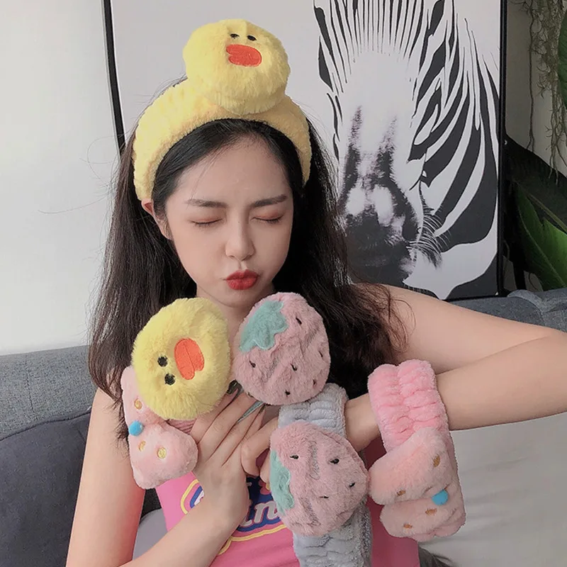 Cute Net Red Hair Band Plush Velvet Cartoon Fruit Bunch Hair Band Hair Accessories Hair Band Adult Wash Face Headdress Jewelry
Cute Net Red Hair Band Plush Velvet Cartoon Fruit Bunch Hair Band Hair Accessories Hair Band Adult Wash Face Headdress Jewelry